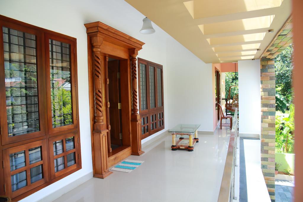 Periyar Villa Home Stay - Теккади Экстерьер фото